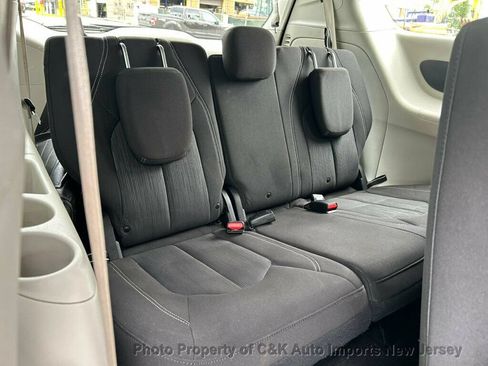 Used 2020 Chrysler Voyager L FWD image 37