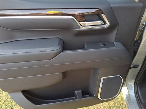 Used 2025 GMC Sierra 1500 Elevation image 12