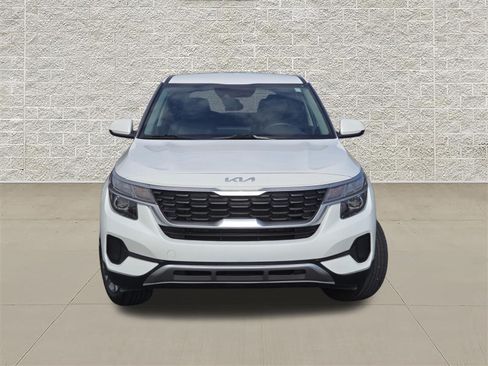 Used 2023 Kia Seltos LX AWD/4WD image 2