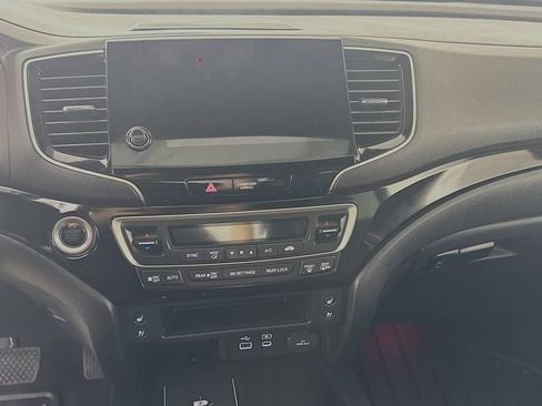 Used 2025 Honda Passport Black Edition image 17