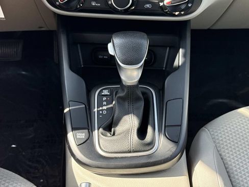 Used 2023 Kia Soul LX FWD image 8