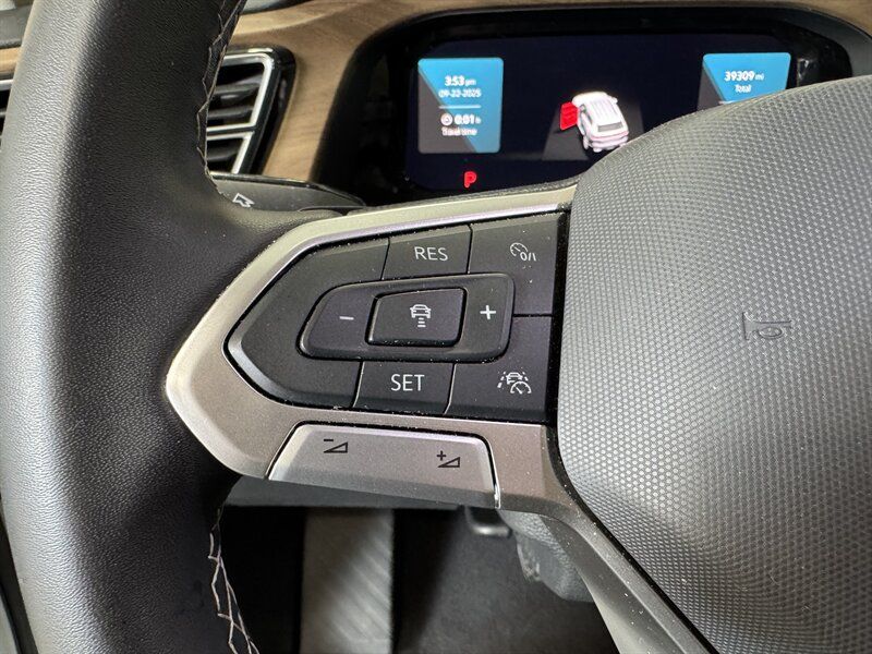 Used 2024 Volkswagen Atlas SE AWD/4WD image 8