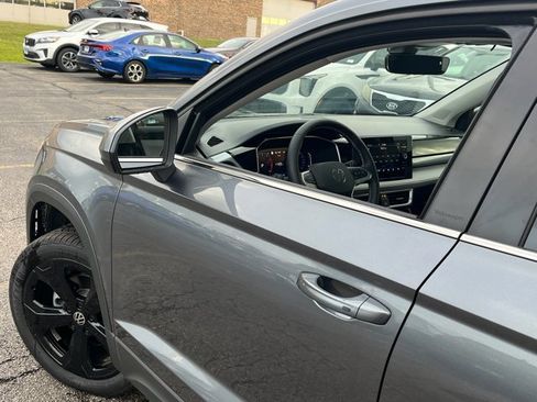 New 2025 Volkswagen Taos SEL image 28