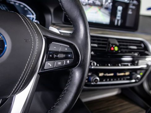 Used 2022 BMW 530e w/ Premium Package RWD image 35