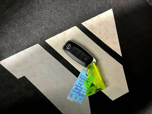 Used 2025 Nissan Kicks SV w/ SV Premium Package image 35