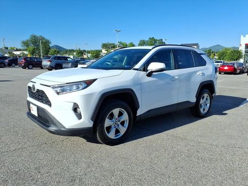 Certified 2020 Toyota RAV4 XLE w/ Convenience Package FWD image 8