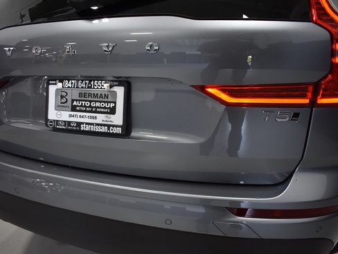 Used 2021 Volvo XC60 T5 Momentum w/ Climate Package AWD/4WD image 12