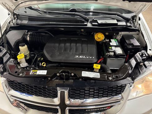 Used 2016 Dodge Grand Caravan SXT FWD image 47