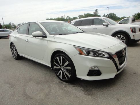 Used 2019 Nissan Altima 2.5 Platinum AWD/4WD image 3