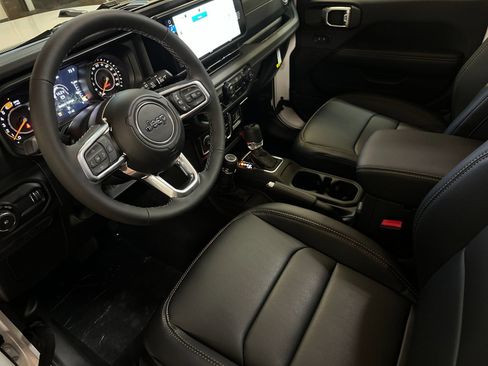 New 2026 Jeep Wrangler Unlimited Sahara AWD/4WD image 9