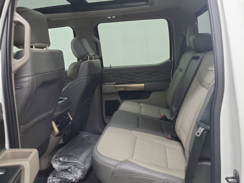 Used 2025 Ford F450 Platinum w/ Platinum Plus Package image 14