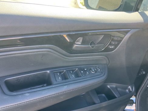 Used 2025 Honda Odyssey Touring image 9