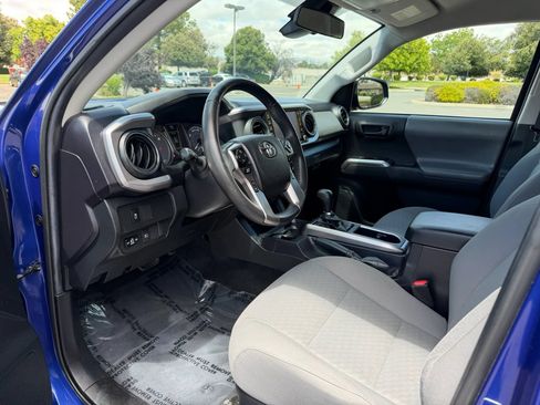 Used 2022 Toyota Tacoma SR5 RWD image 10
