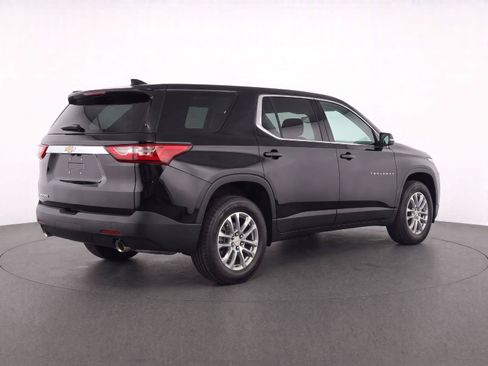 Used 2022 Chevrolet Traverse LS FWD image 4