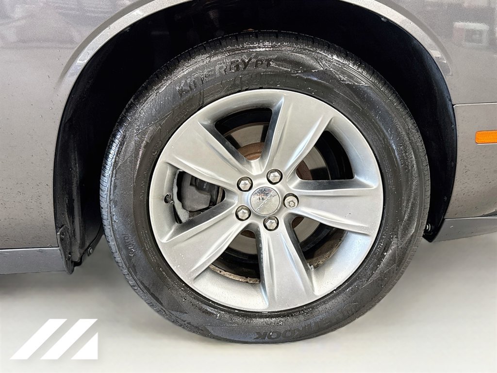 Used 2015 Dodge Challenger SXT RWD image 31