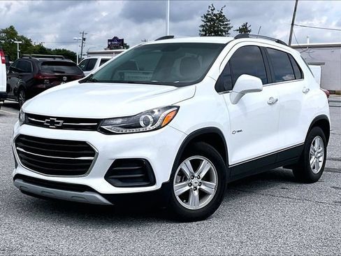 Used 2020 Chevrolet Trax LT w/ LT Convenience Package FWD image 2