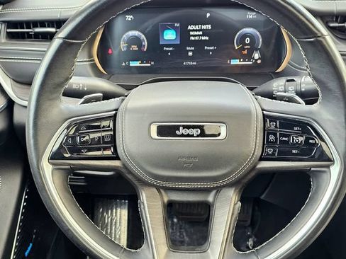 Used 2022 Jeep Grand Cherokee L Overland w/ Luxury Tech Group IV AWD/4WD image 32