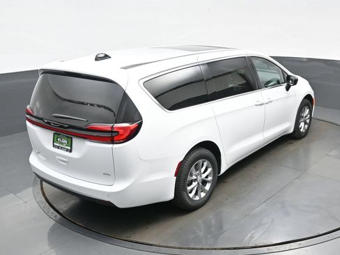 New 2027 Chrysler Pacifica Select AWD/4WD image 26
