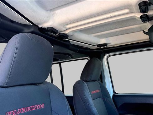 Used 2022 Jeep Wrangler Unlimited Rubicon w/ Cold Weather Group AWD/4WD image 13