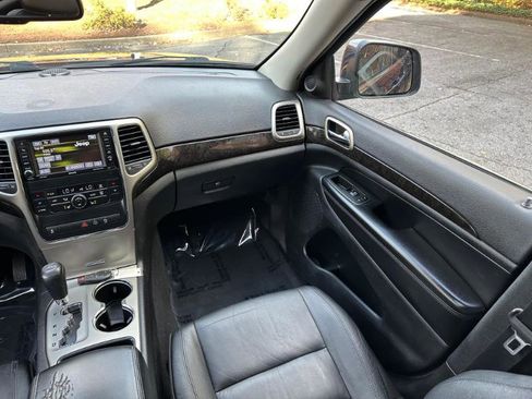 Used 2013 Jeep Grand Cherokee Laredo image 35