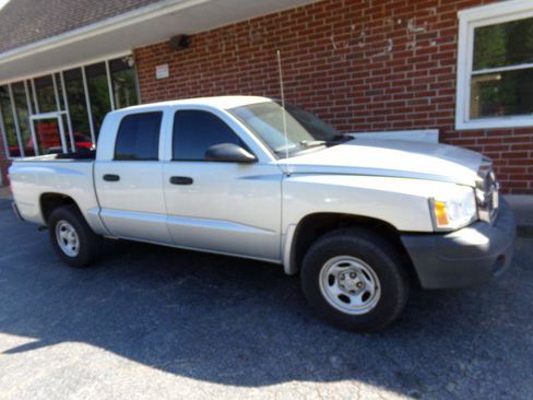 Used 2006 Dodge Dakota ST image 2