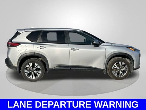 Used 2022 Nissan Rogue SV image 4