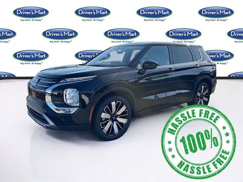 Used 2025 Mitsubishi Outlander SE image 3