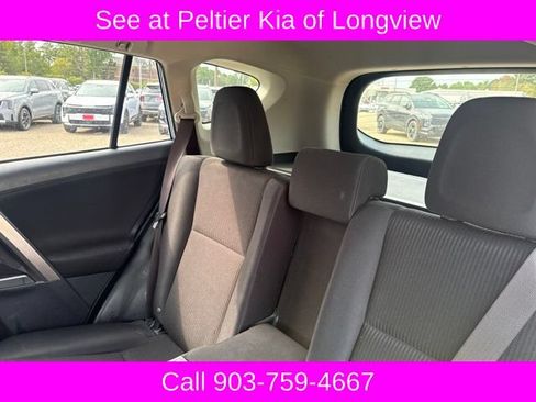 Used 2018 Toyota RAV4 LE FWD image 10