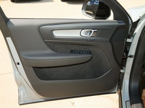 New 2026 Volvo XC40 B5 Plus w/ Protection Package Premier image 7