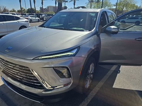 Used 2025 Buick Enclave Preferred image 3