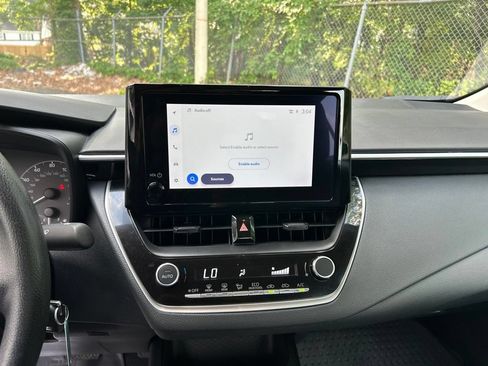 Used 2025 Toyota Corolla LE FWD image 18