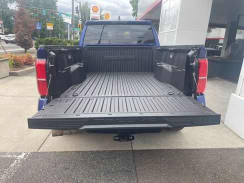 Used 2025 Toyota Tacoma TRD Sport AWD/4WD image 11
