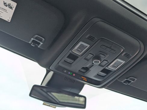 Used 2023 GMC Yukon XL Denali image 30