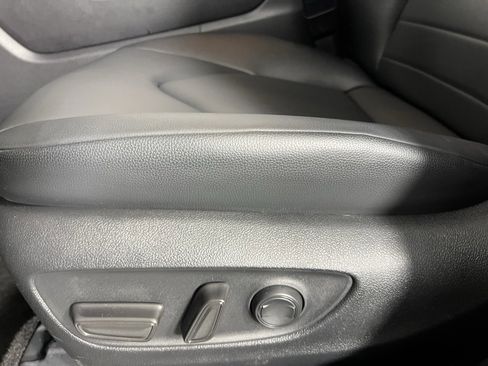 Used 2025 Toyota Highlander XLE image 22