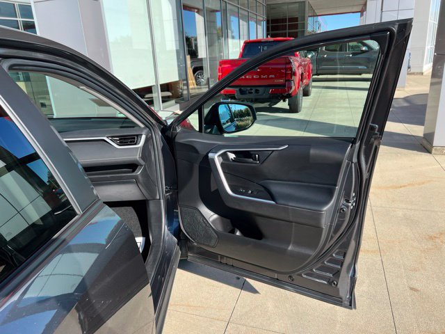 Used 2022 Toyota RAV4 LE AWD/4WD image 39