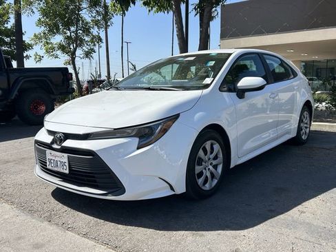 Used 2023 Toyota Corolla LE FWD image 2