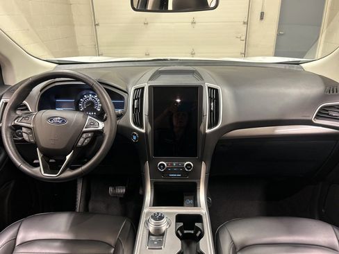 Used 2024 Ford Edge SEL image 17