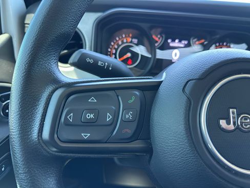 Used 2024 Jeep Gladiator Sport AWD/4WD image 19