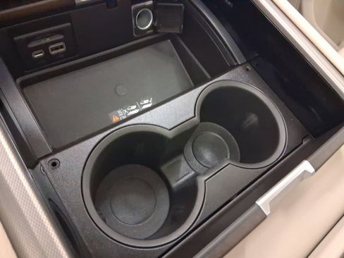 Used 2021 GMC Yukon XL Denali w/ Denali Premium Package image 28