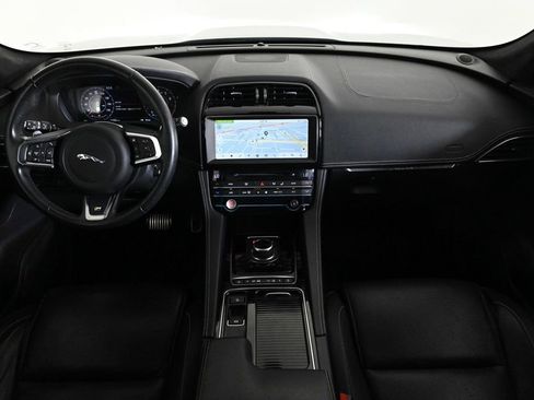 Used 2020 Jaguar F-PACE R-Sport image 9