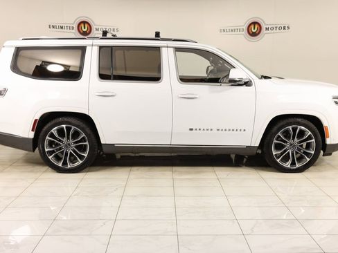 Used 2022 Jeep Grand Wagoneer Series III w/ Rear Seat Video Group 1 image 2