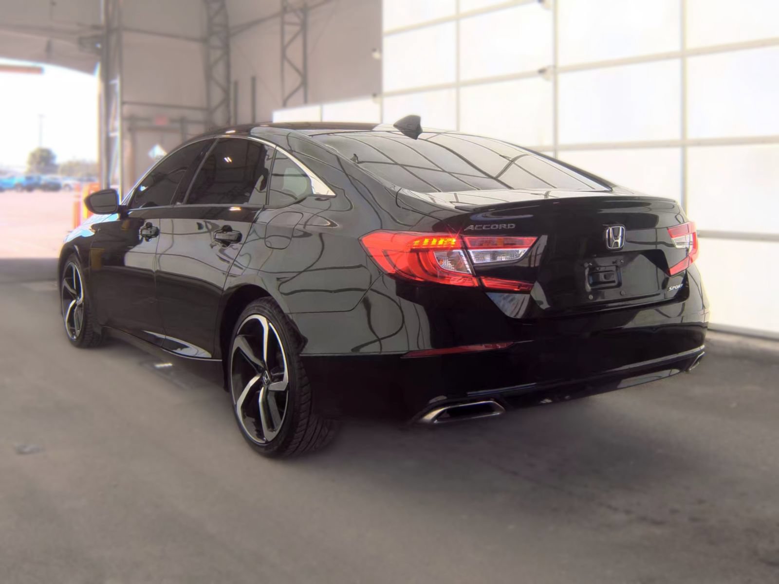 Used 2022 Honda Accord Sport image 3