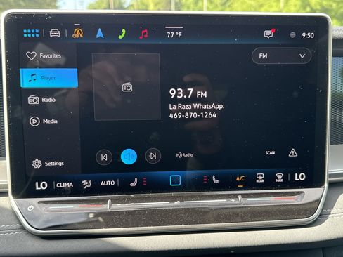 Used 2025 Volkswagen Tiguan SE image 12