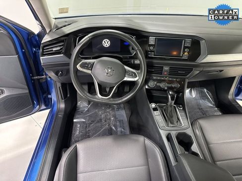 Used 2024 Volkswagen Jetta SE w/ Panoramic Sunroof Package image 15