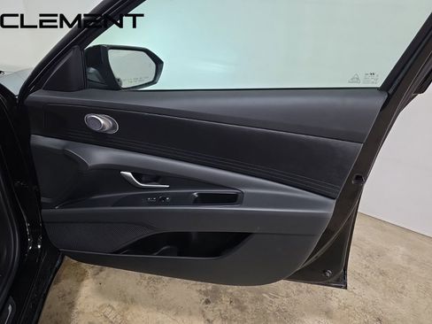 Used 2025 Hyundai Elantra SE image 34