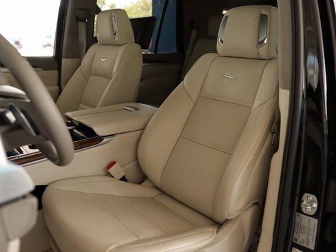 New 2025 Cadillac Escalade Premium Luxury Platinum image 29