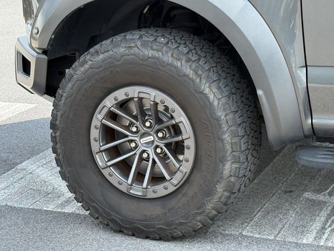 Used 2019 Ford F150 Raptor w/ Equipment Group 802A Luxury AWD/4WD image 9