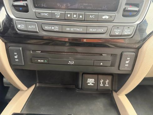 Used 2016 Honda Pilot Touring image 22