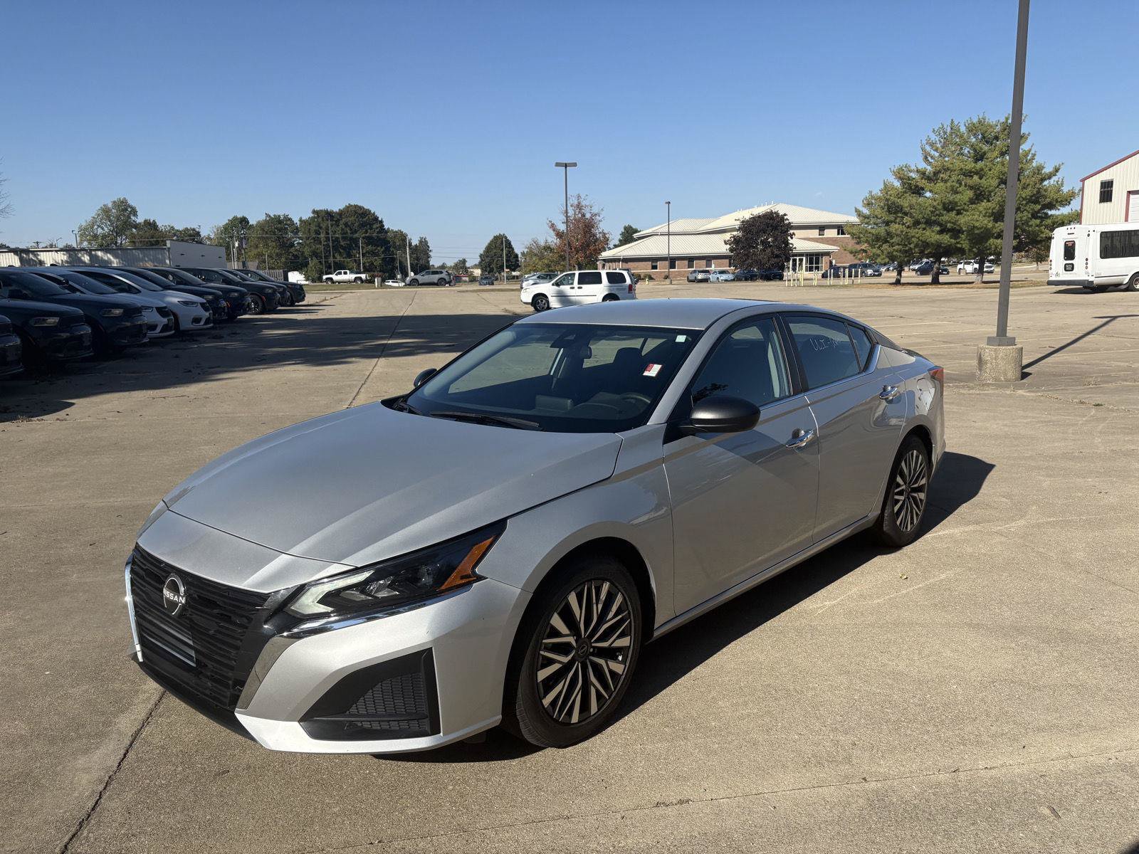 Used 2025 Nissan Altima 2.5 SV FWD image 4