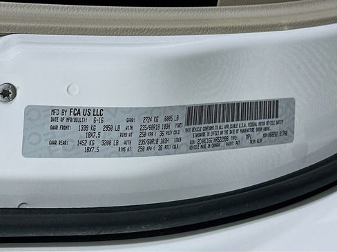 Used 2017 Chrysler Pacifica Limited w/ UConnect Theater Package FWD image 27